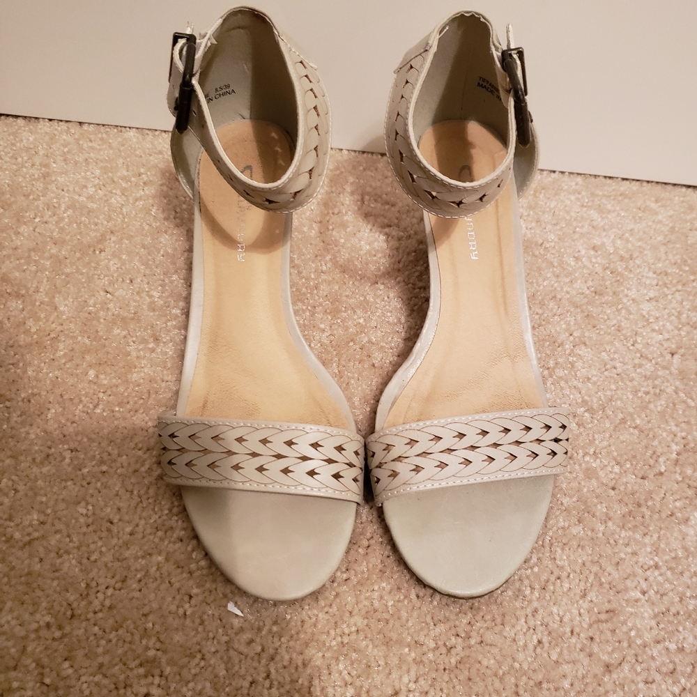 Sandal - Picture 2 of 7